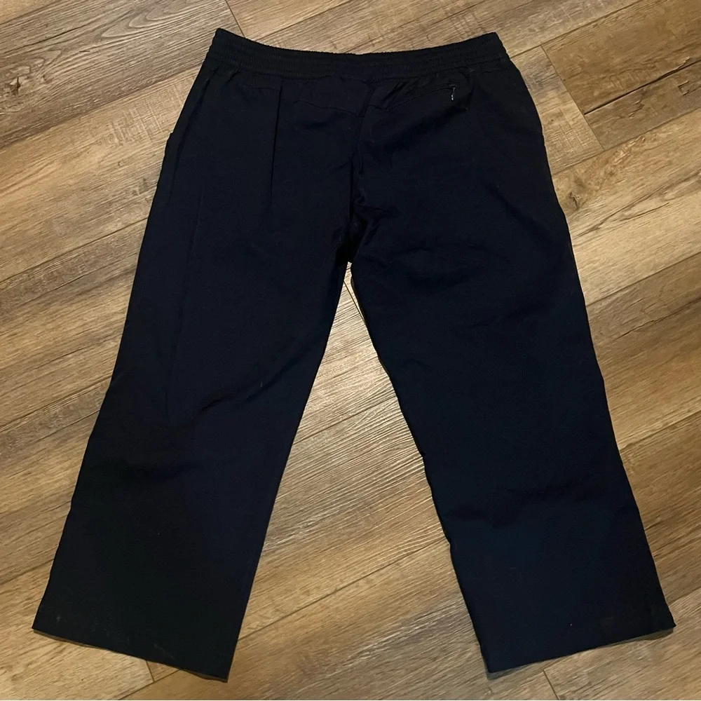 Vintage Nike Y2K navy blue cropped golf capris.  Size large (12/14).